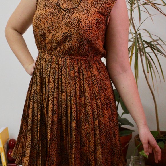 Cute patterned orange dress with pleats | M - Picture 5 of 7